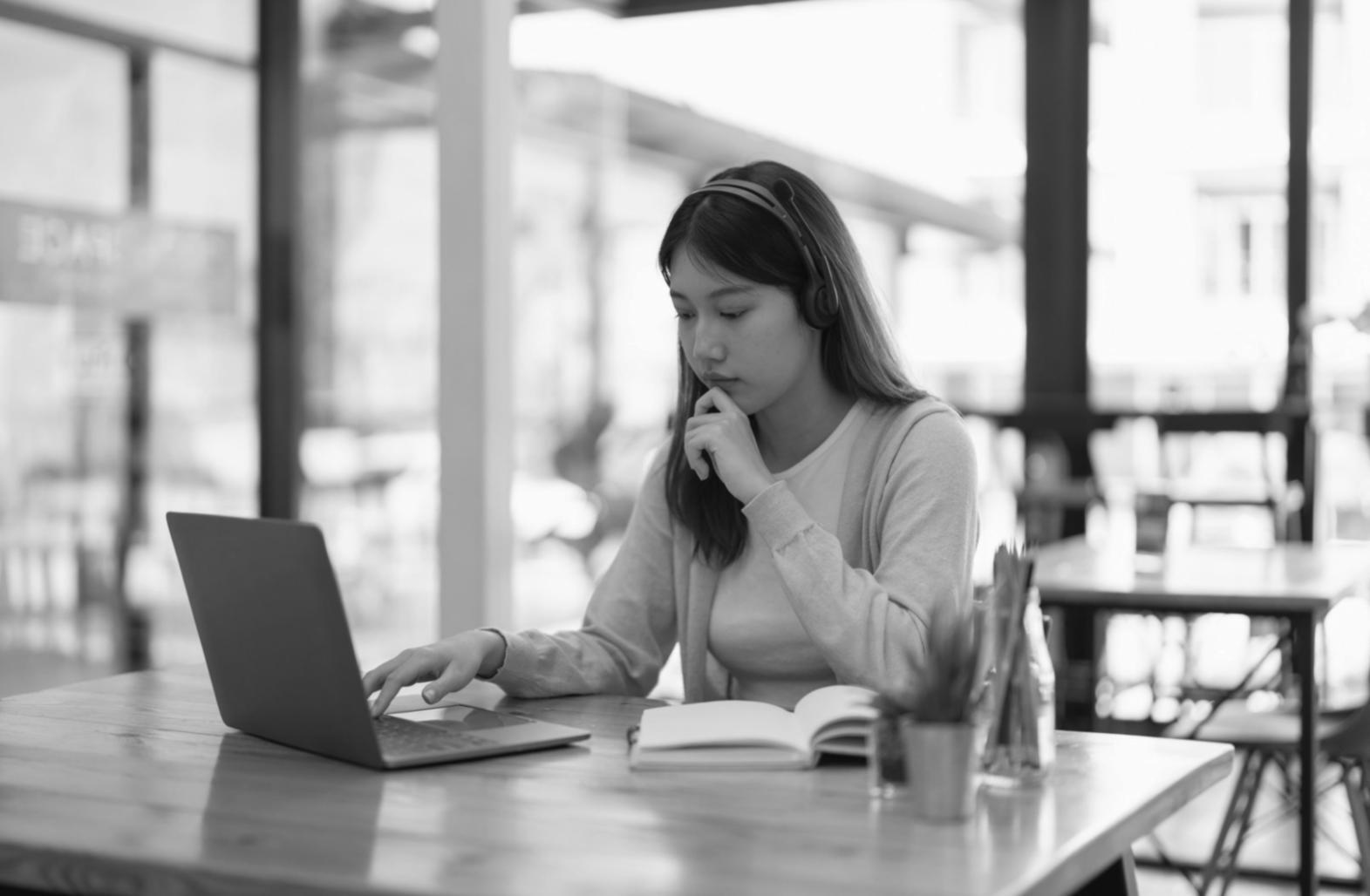 Detaillierte Ansicht eines strukturierten Lernmoduls mit Code-Beispielen